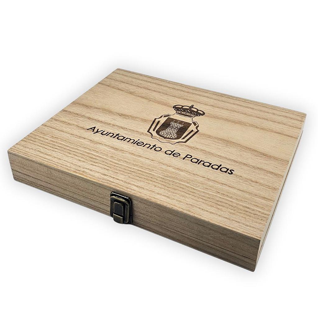 ESTUCHE MADERA PLACA DE HOMENAJE - 28x23CM